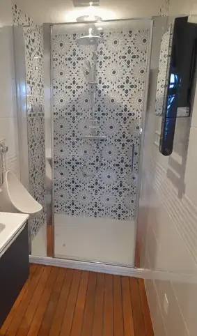 rénovation salle de bain à Saint-Coulomb - image 2